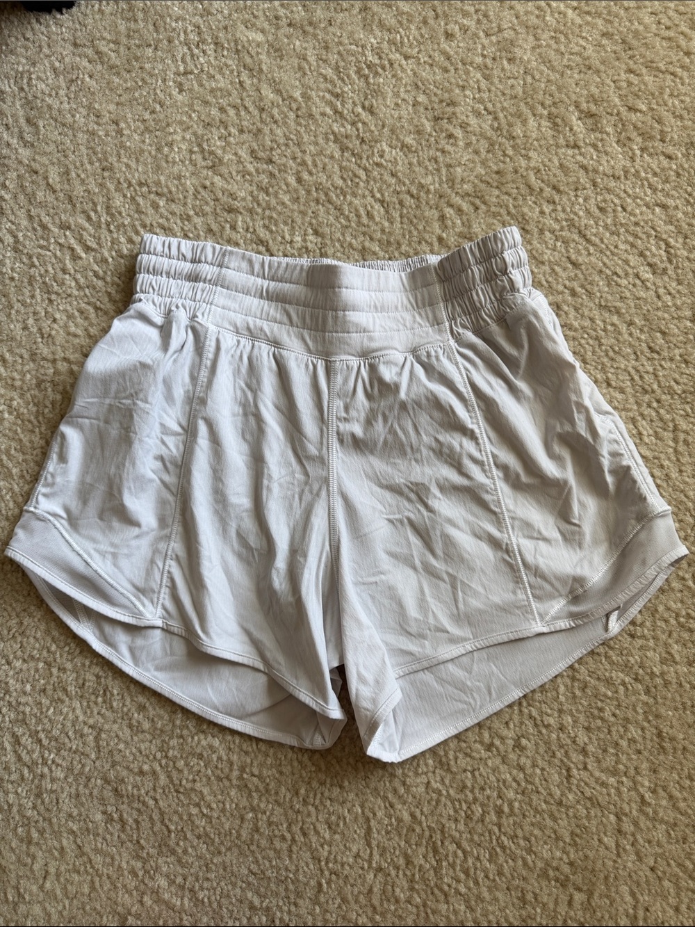Lululemon White Hotty Hot Short Size 4